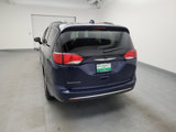 Used 2017 Chrysler Pacifica Touring-L image 6