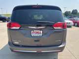 Used 2017 Chrysler Pacifica Limited image 4