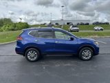 Used 2020 Nissan Rogue SV image 2