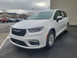 Used 2023 Chrysler Pacifica Touring-L image 4