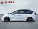 Used 2018 Chrysler Pacifica Touring-L w/ Premium Audio Group image 2