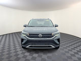 Certified 2022 Volkswagen Taos SE image 2