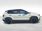 New 2024 Volkswagen Taos SE image 2