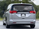 Used 2017 Chrysler Pacifica Touring image 4