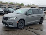 Used 2021 Chrysler Pacifica Touring-L w/ S Appearance Package image 2