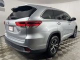 Used 2017 Toyota Highlander LE image 3