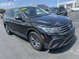 Used 2022 Volkswagen Tiguan SE image 2