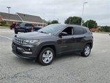 Used 2022 Jeep Compass Latitude image 3