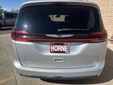 Used 2023 Chrysler Pacifica Touring-L image 4