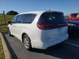 Used 2023 Chrysler Pacifica Touring-L image 6