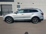 Used 2017 Hyundai Santa Fe SE image 2