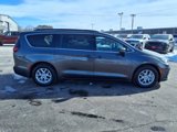 Used 2022 Chrysler Pacifica Touring-L image 2