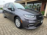 Used 2023 Chrysler Pacifica Touring-L image 3