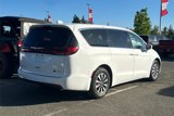 Used 2022 Chrysler Pacifica Touring-L w/ Uconnect Theater Family Group image 3