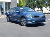 Used 2020 Volkswagen Jetta SEL Premium image 2
