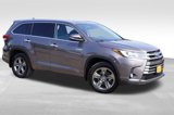 Used 2017 Toyota Highlander Limited image 3