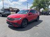 Used 2024 Volkswagen Tiguan SE w/ Panoramic Sunroof Package image 3