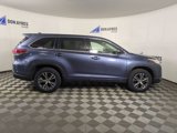 Used 2017 Toyota Highlander LE image 6
