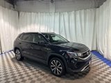 Certified 2022 Volkswagen Taos SE image 2