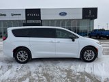 New 2025 Chrysler Pacifica Select image 2