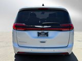 Used 2023 Chrysler Pacifica Touring-L image 6