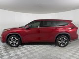 Used 2020 Toyota Highlander XLE image 3