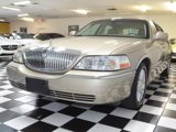 Used 2004 Lincoln Town Car Signature image 5