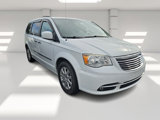Used 2015 Chrysler Town & Country Touring w/ Driver Convenience Group image 3