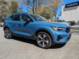 Used 2023 Volvo XC40 B5 Plus image 2