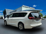Used 2023 Chrysler Pacifica Limited image 5