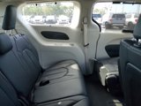 Used 2018 Chrysler Pacifica Touring-L image 4