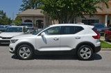 Used 2021 Volvo XC40 T5 Momentum image 2