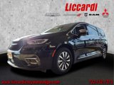 New 2023 Chrysler Pacifica Limited w/ Uconnect Theater Family Group image 2