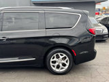 Used 2017 Chrysler Pacifica Touring-L Plus image 4