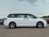 Used 2015 Toyota Sienna L image 2