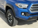 Used 2017 Toyota Tacoma TRD Off-Road image 4