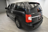 Used 2016 Chrysler Town & Country S image 3
