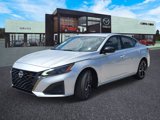 Used 2023 Nissan Altima 2.5 SR w/ SR Premium Package image 3