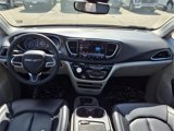 Used 2023 Chrysler Pacifica Touring-L image 3