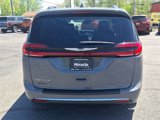 Used 2022 Chrysler Pacifica Touring-L image 5