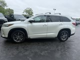 Used 2017 Toyota Highlander XLE image 3