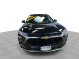 Used 2025 Chevrolet Trax LT w/ Driver Confidence Package image 3