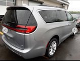 Used 2021 Chrysler Pacifica Touring image 3