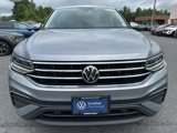Used 2022 Volkswagen Tiguan SE w/ Panoramic Sunroof Package image 2