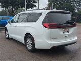 Used 2022 Chrysler Pacifica Touring-L image 3