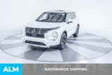 Used 2023 Mitsubishi Outlander SE image 2