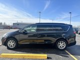 Used 2022 Chrysler Pacifica Touring-L image 3