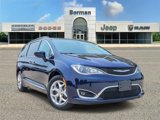 Used 2017 Chrysler Pacifica Touring-L image 2