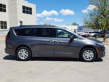 Used 2022 Chrysler Pacifica Touring-L image 2