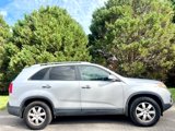 Used 2011 Kia Sorento LX w/ Convenience Pkg image 3